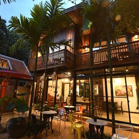 The Eight Ratvithi House Hotel Chiang Mai Exterior photo