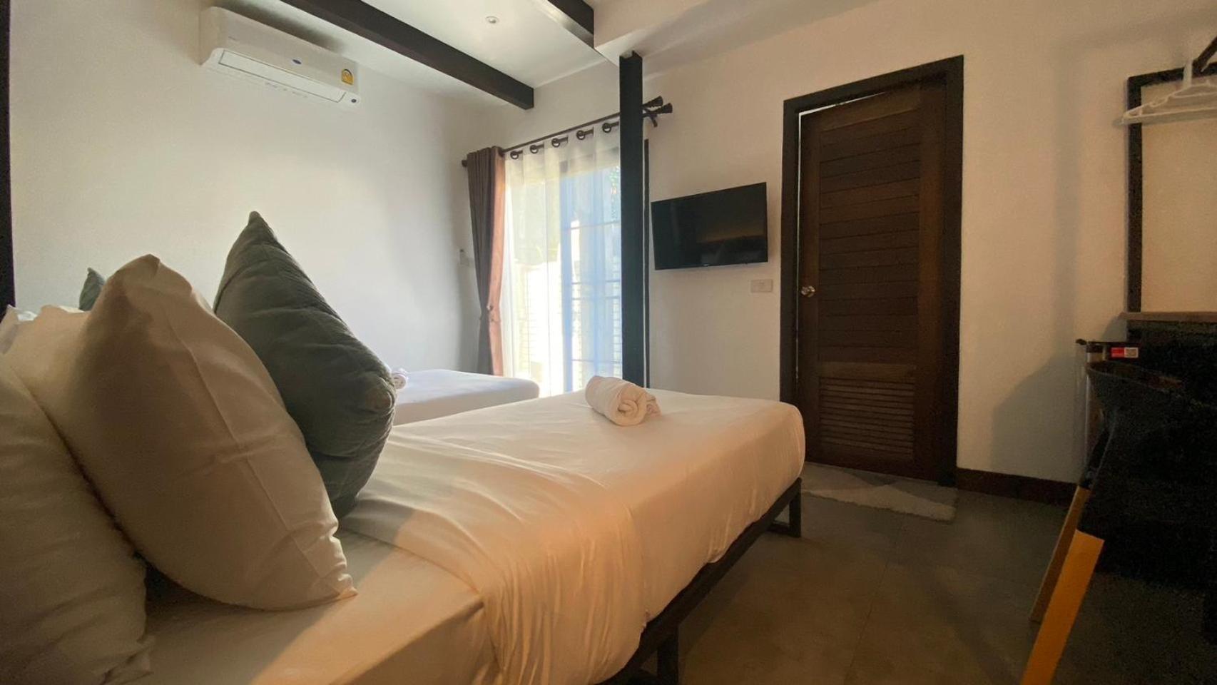 The Eight Ratvithi House Hotel Chiang Mai Exterior photo