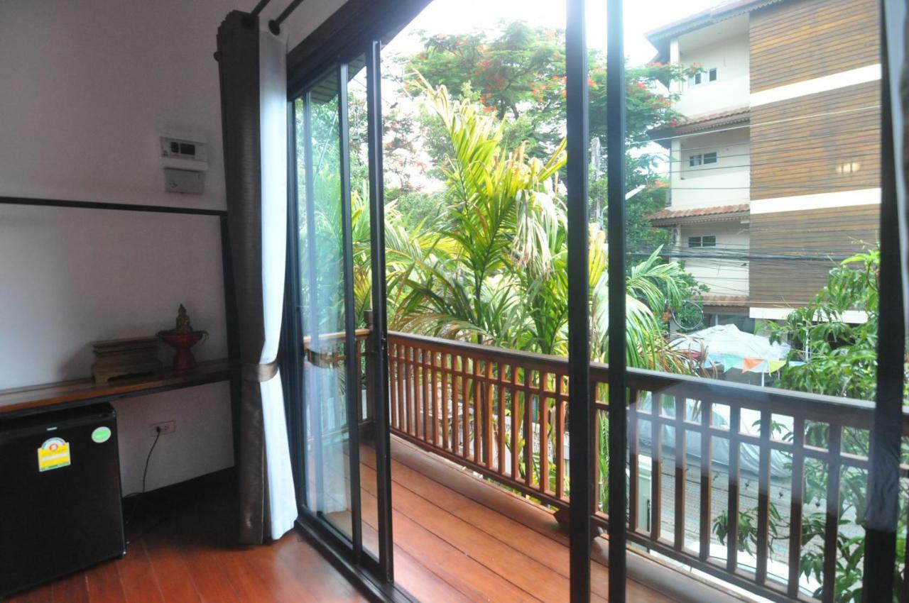 The Eight Ratvithi House Hotel Chiang Mai Exterior photo