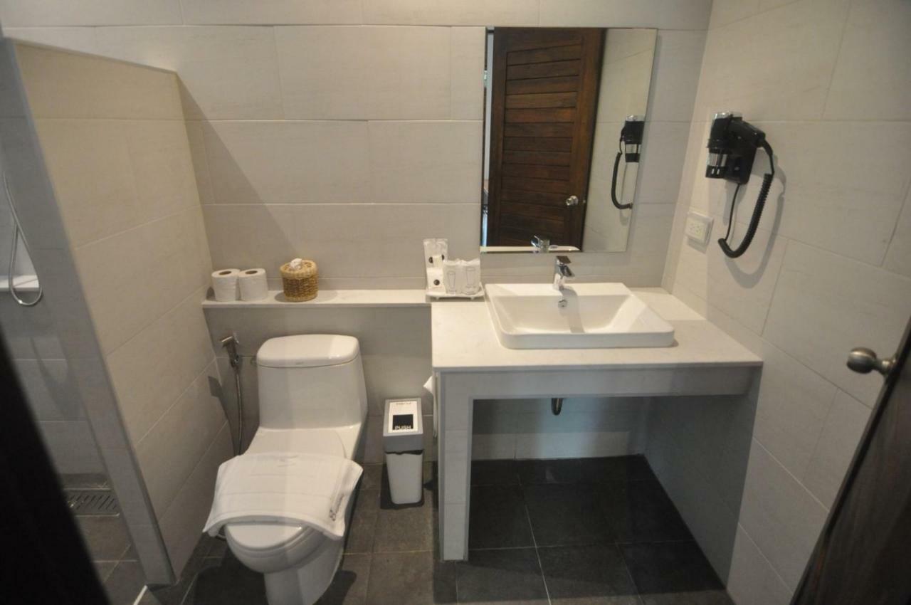 The Eight Ratvithi House Hotel Chiang Mai Exterior photo