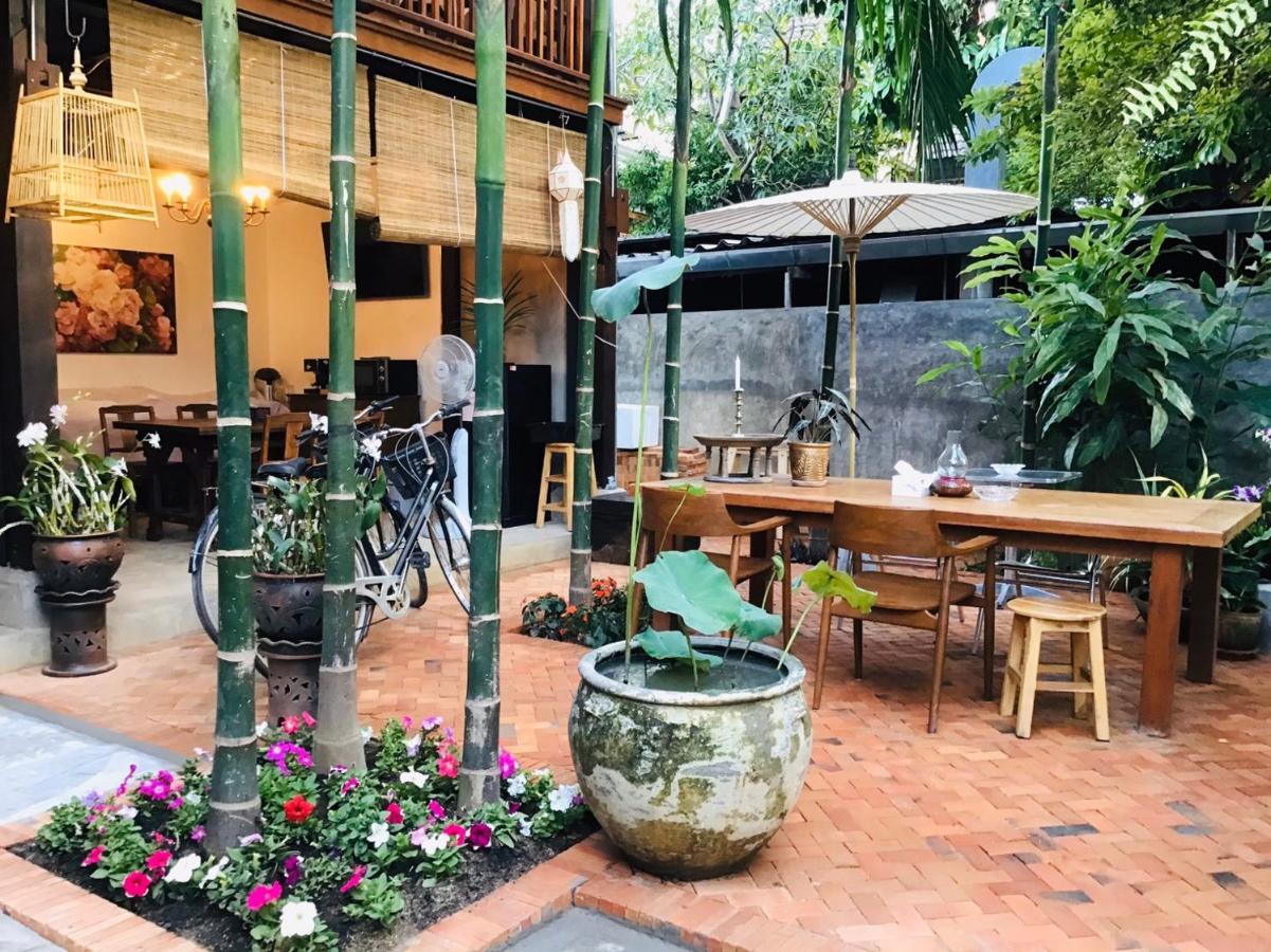 The Eight Ratvithi House Hotel Chiang Mai Exterior photo