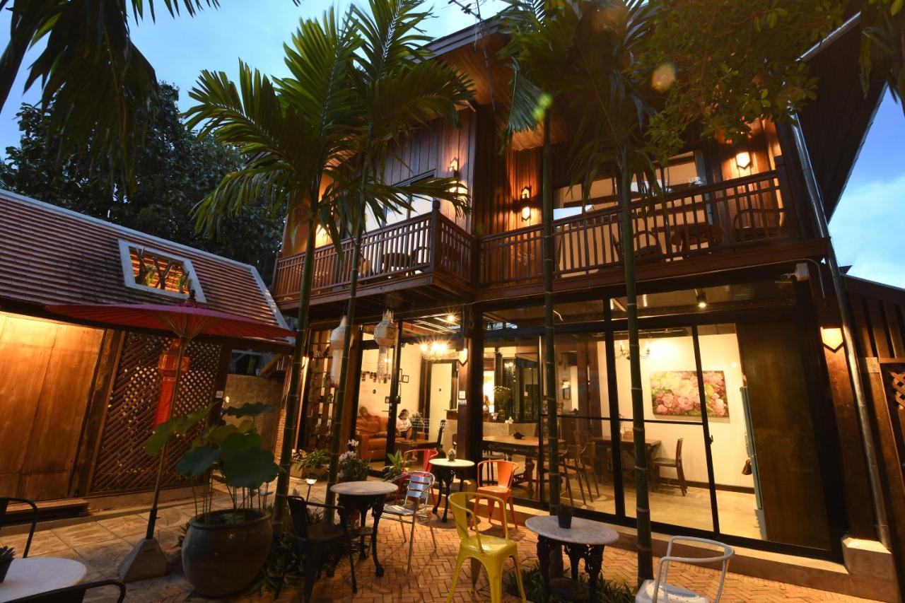 The Eight Ratvithi House Hotel Chiang Mai Exterior photo